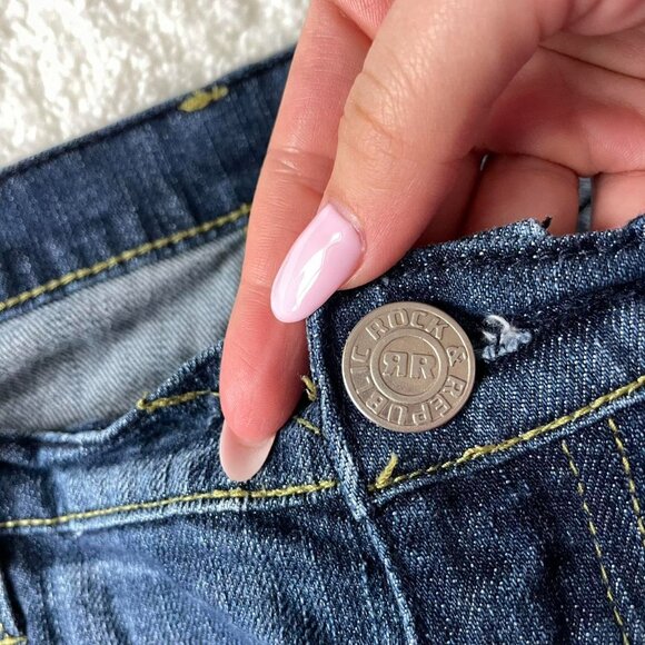 Rock and Republic Bling Back Pocket Jeans - Picture 7 of 8